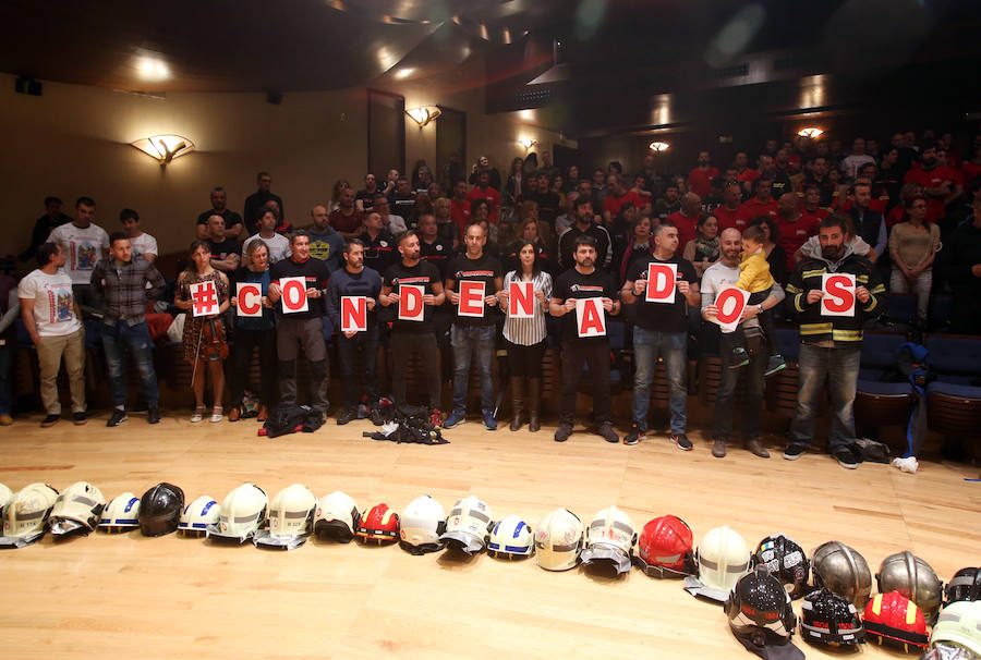 Más de 300 bomberos de toda España entregan 172.000 euros a la familia del bombero fallecido en el incendio de Uría hace tres años.