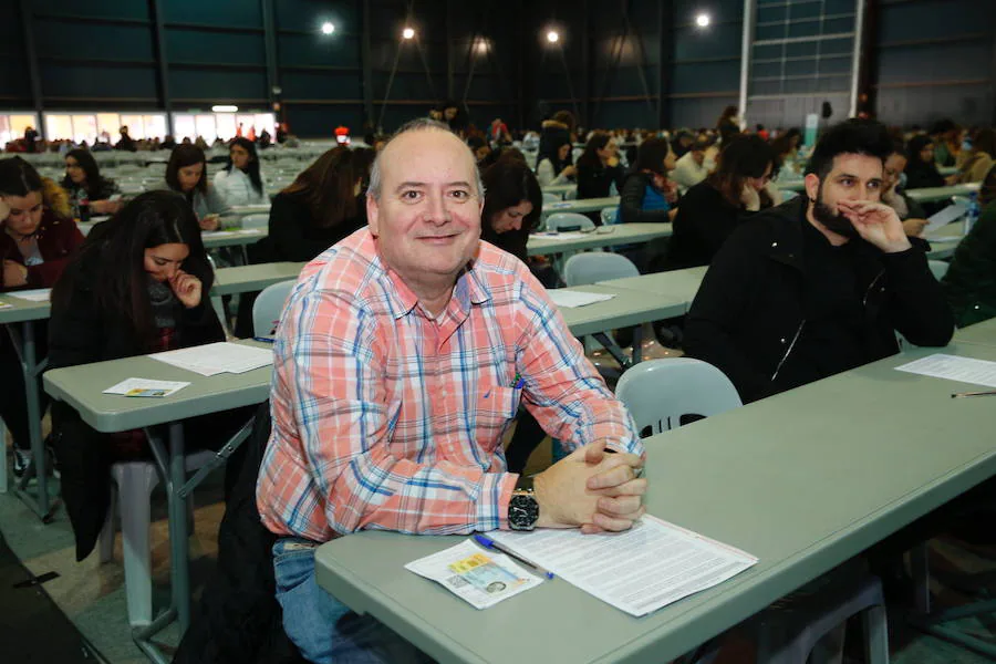 Más de 20.700 personas se han inscrito para presentarse a las oposiciones convocadas por el Sespa para cubrir 232 plazas de auxiliar administrativo. El examen se desarrolla en dos turnos en el ferial Luis Adaro de Gijón.