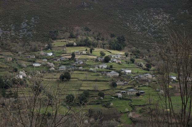 Panorámica de Herías, parroquia de Illano formada solo por mayores de 75 años en todas sus aldeas. 