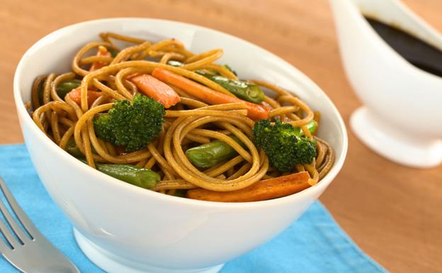 Pasta con brócoli y verduras. 