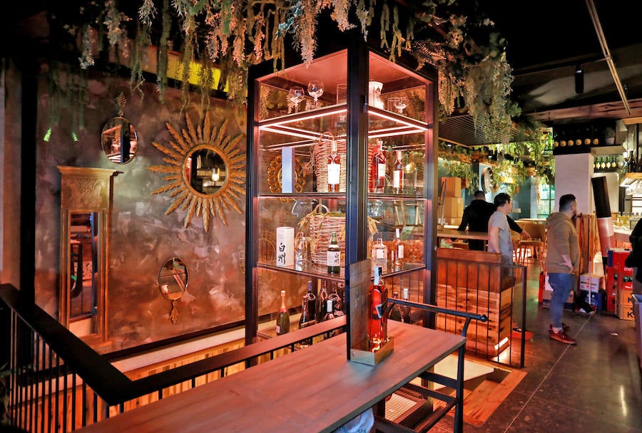 Abre al público esta semana un nuevo espacio gastronómico en el barrio gijonés que evoca los bosques asturianos.