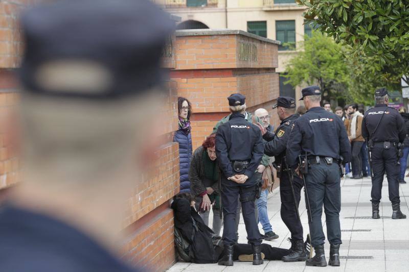 Un joven ha resultado herido en un altercado entre jóvenes tras un acto de Vox en el campus del Milán de la Universidad de Oviedo.