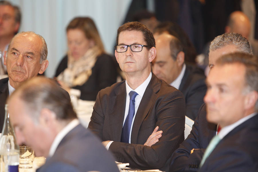 El Hotel Abba Playa de Gijón acogió el evento en el que cuatro expertos analizarone el futuro del área metropolitana de Asturias. La mesa redonda fue moderada por el director del periódico, Marcelino Gutiérrez. El profesor Fermín Rodríguez, el ingeniero Jorge Rodríguez y las economistas Eva Rodríguez y María Calvo fueron los especialistas que participaron en la jornada. 