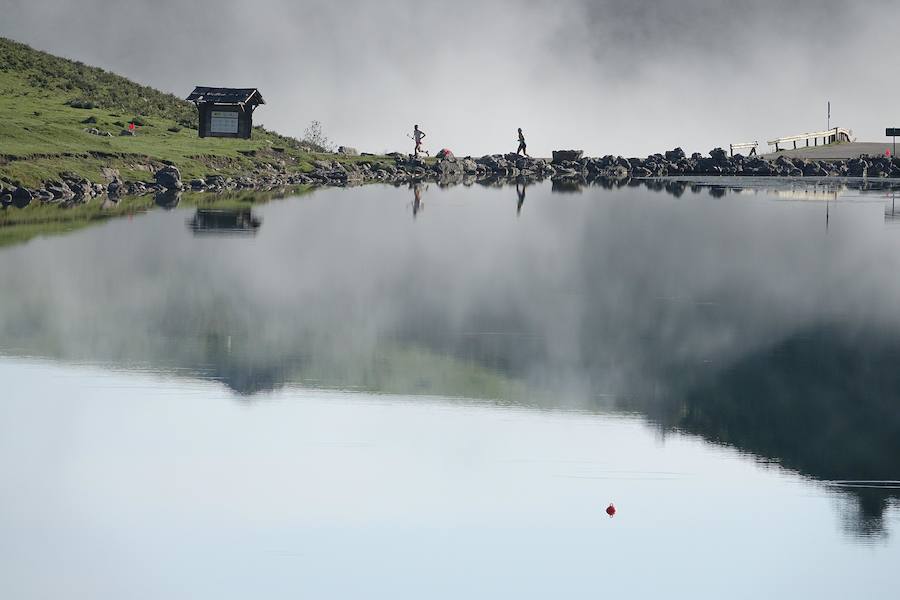 Los lagos de Covadonga. El capítulo ‘Botín de guerra’ (7x04) contó como escenario la charca del Barrueco, a 14 kilómetros de Cáceres. Una batalla con Daenerys, dragones y los Lannister. Vistas las imágenes bien podrían haber llevado a la acción a los Lagos de Covadonga. 