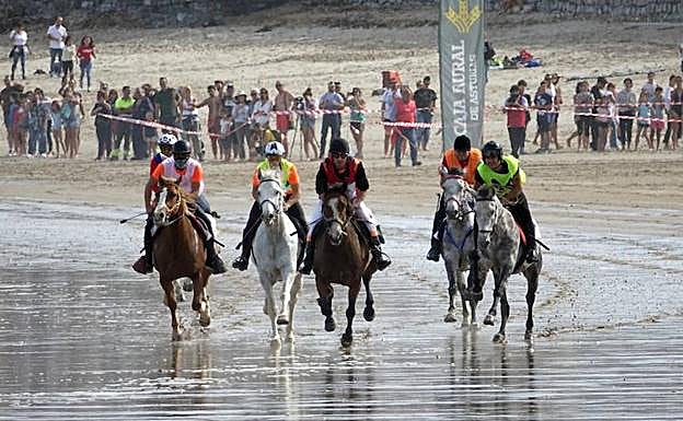 Ribadesella amplía a cinco las carreras de caballos para festejar el 30 aniversario del evento