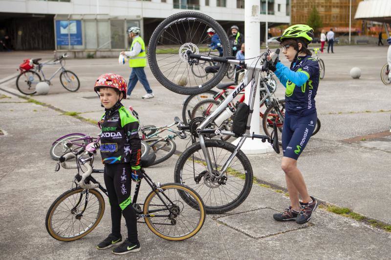 Organizada por 30 Días en Bici y Emulsa, la cita contó con la participación de unas trescientas personas 