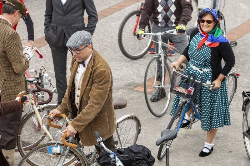 Organizada por 30 Días en Bici y Emulsa, la cita contó con la participación de unas trescientas personas 