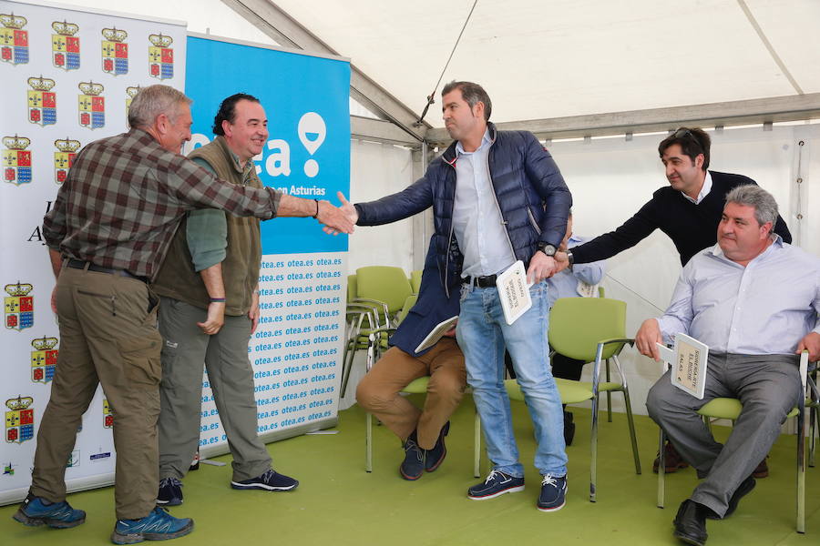 El afortunado pescador que lo echó a tierra, a cebo natural, fue el ovetense Fernando López Castro