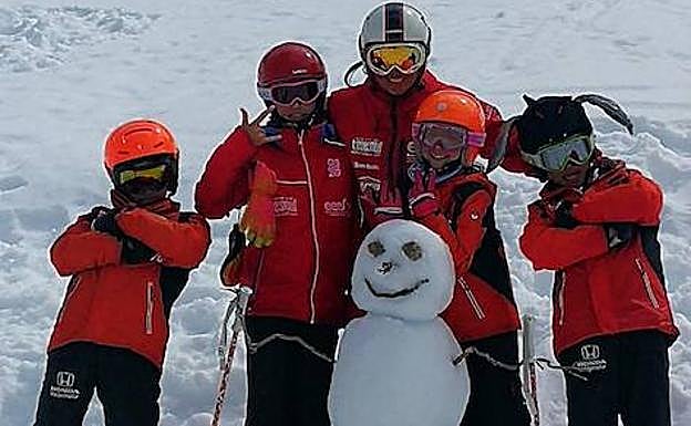 Un grupo de usuarios de la estación de Fuentes de Invierno. 