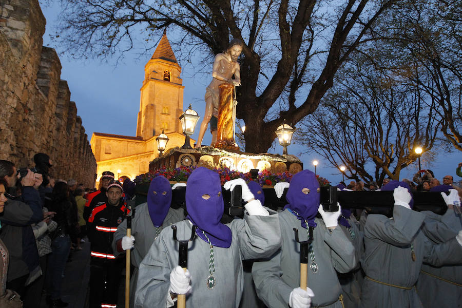 La procesión del Martes Santo congregó a numerosas personas en su recorrido