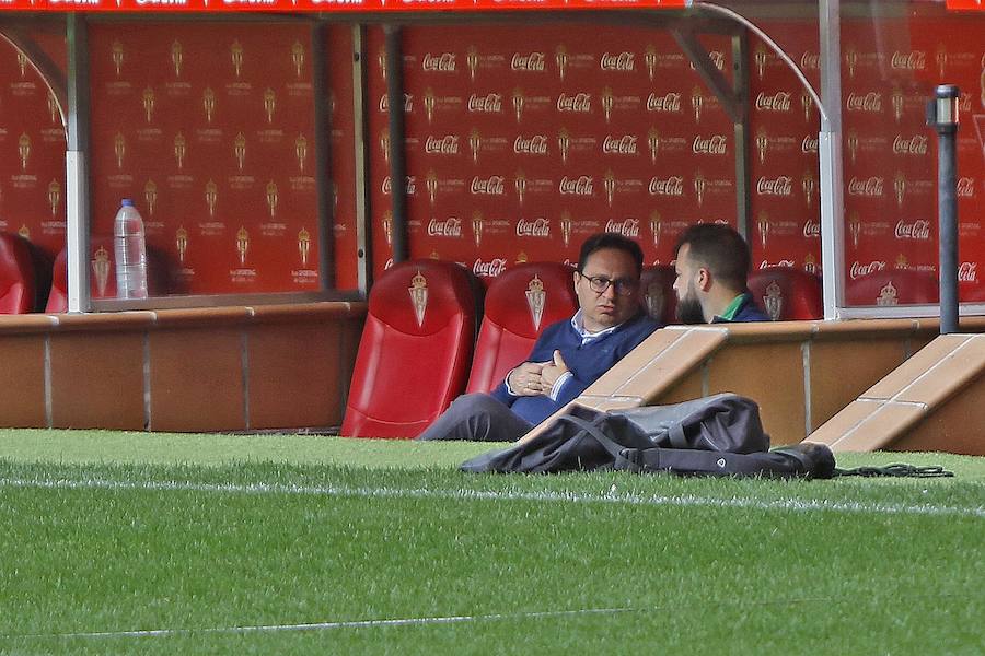 Fotos: Entrenamiento del Sporting en El Molinón a puerta cerrada