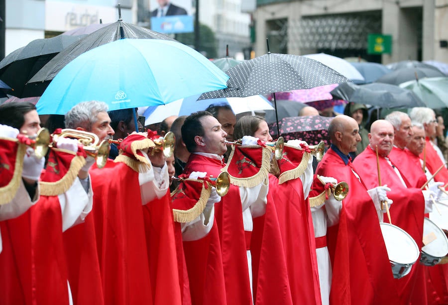 La basílica de San Juan acogió la ceremonia del indulto que tenía previsto celebrarse a las puertas del Tribunal Superior de Justicia. 