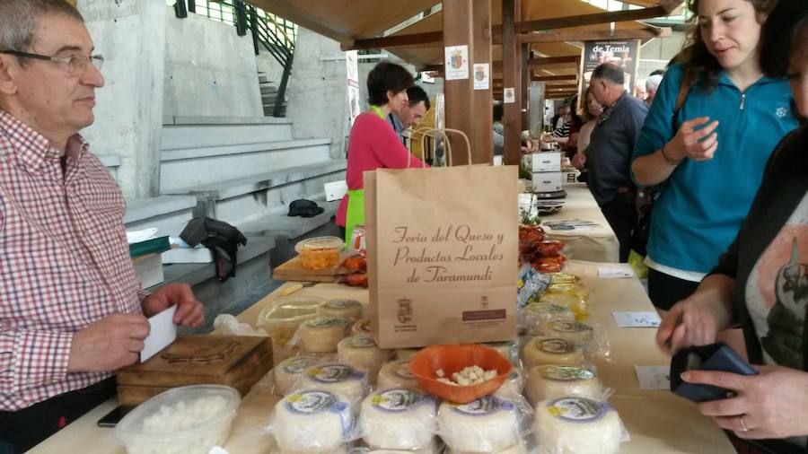 Un total de 45 expositores dieron a conocer sus productos agroalimentarios como embutidos, cerveza o panes, de los cuales 27 eran queserías que pusieron a la ventas sus mejores quesos. 