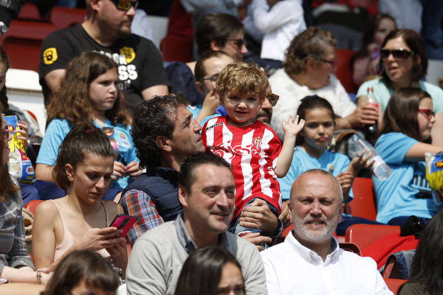 Fotos: ¿Estuviste en el derbi femenino en El Molinón? ¡Búscate!