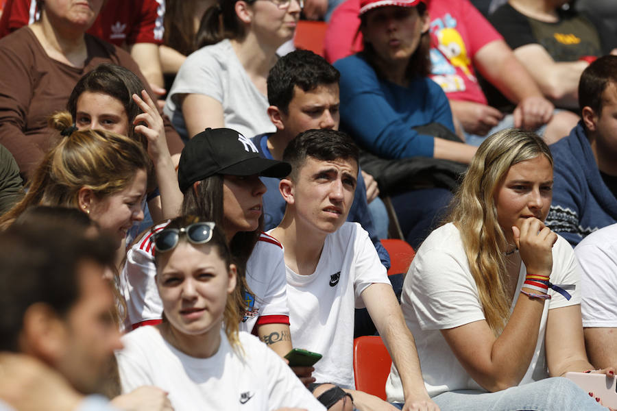 Fotos: ¿Estuviste en el derbi femenino en El Molinón? ¡Búscate!