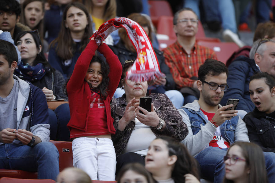 Fotos: ¿Estuviste en el derbi femenino en El Molinón? ¡Búscate!