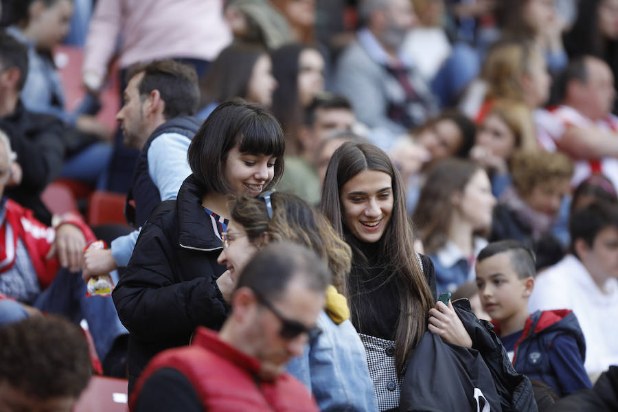 Fotos: ¿Estuviste en el derbi femenino en El Molinón? ¡Búscate!