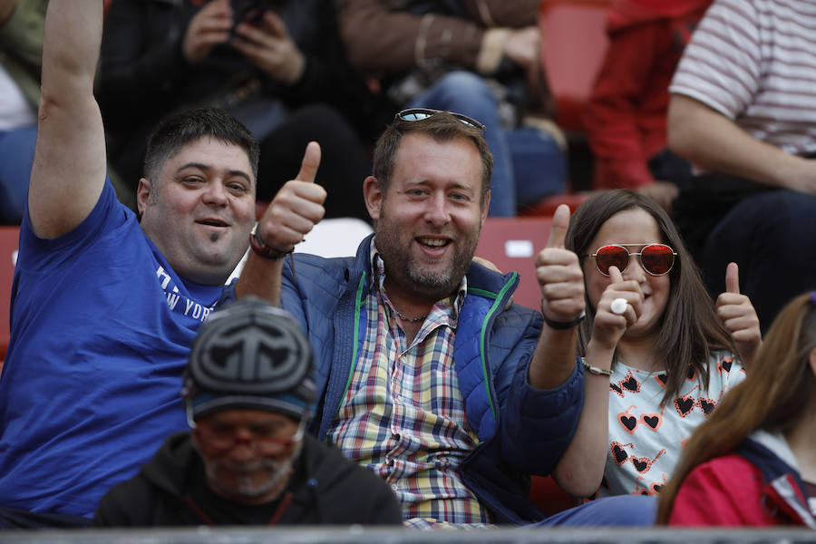 Fotos: ¿Estuviste en el derbi femenino en El Molinón? ¡Búscate!