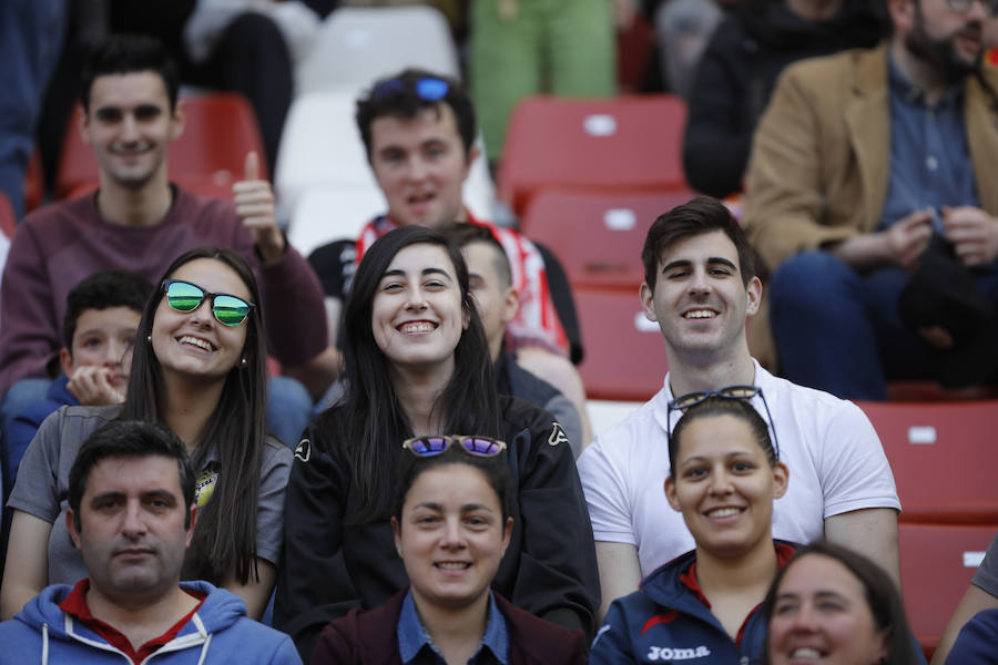 Fotos: ¿Estuviste en el derbi femenino en El Molinón? ¡Búscate!