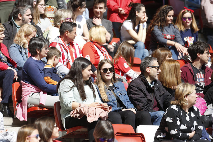 Fotos: ¿Estuviste en el derbi femenino en El Molinón? ¡Búscate!