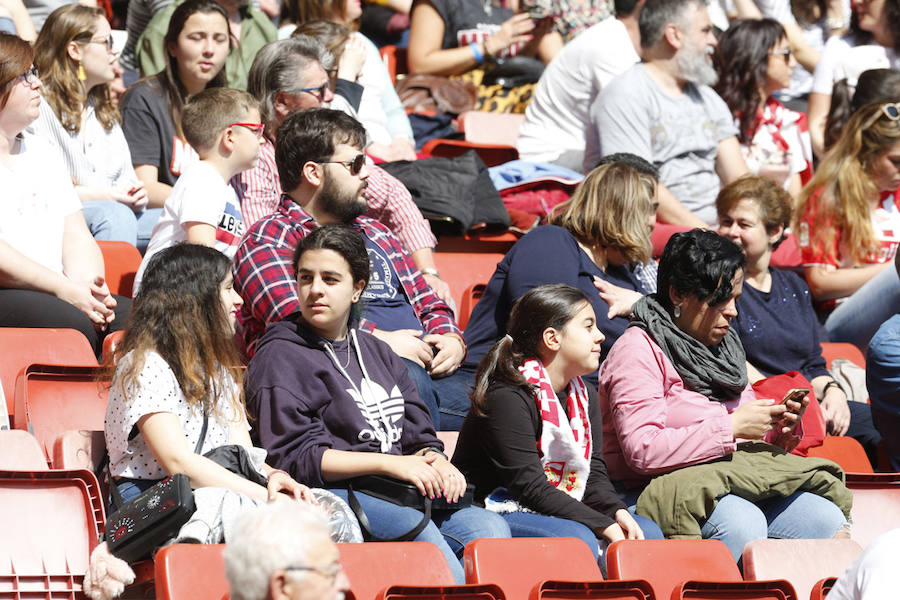 Fotos: ¿Estuviste en el derbi femenino en El Molinón? ¡Búscate!