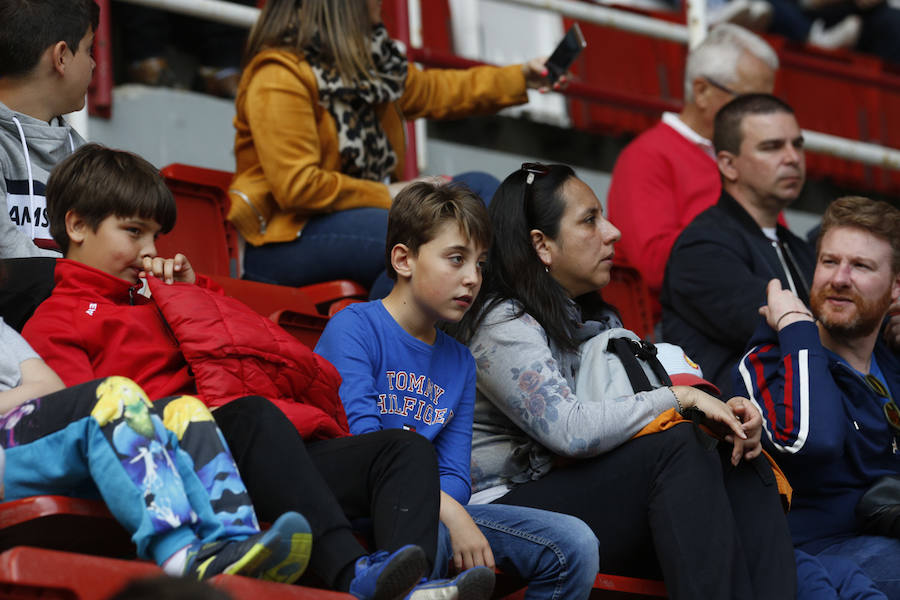 Fotos: ¿Estuviste en el derbi femenino en El Molinón? ¡Búscate!