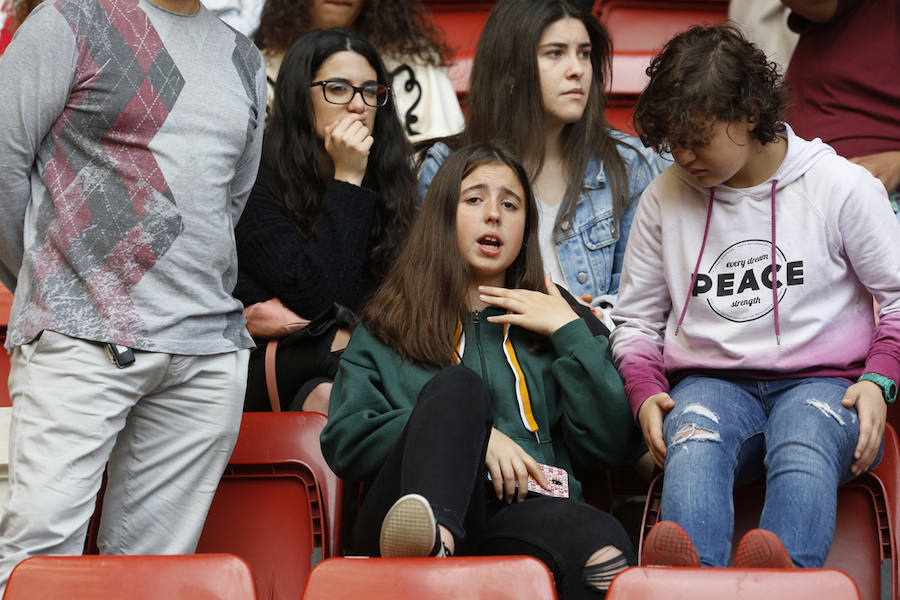 Fotos: ¿Estuviste en el derbi femenino en El Molinón? ¡Búscate!