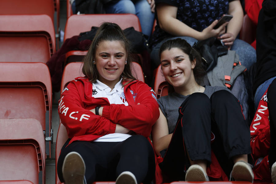 Fotos: ¿Estuviste en el derbi femenino en El Molinón? ¡Búscate!