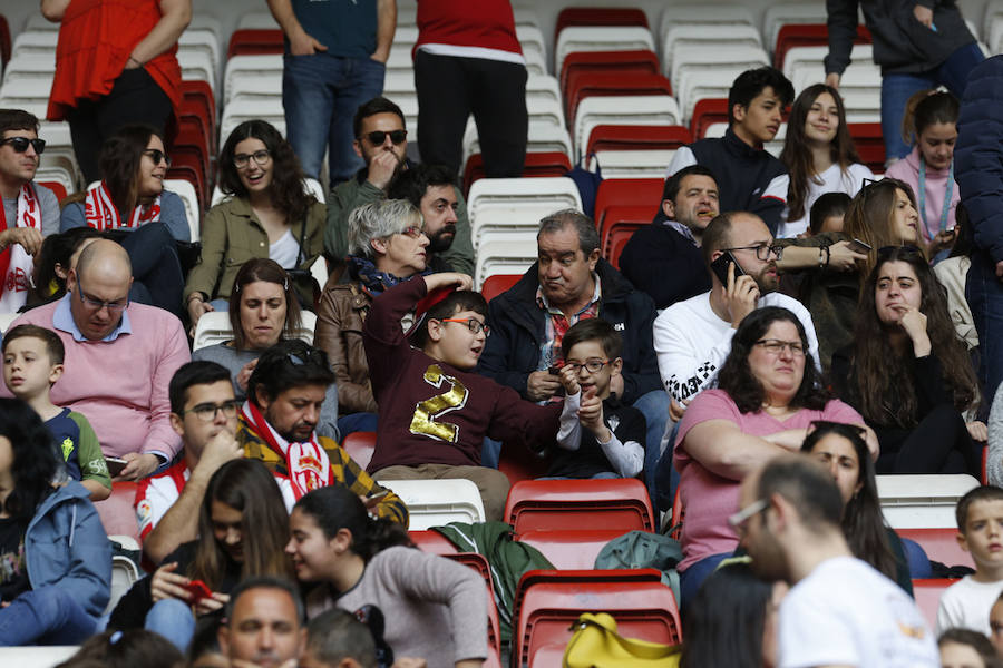 Fotos: ¿Estuviste en el derbi femenino en El Molinón? ¡Búscate!