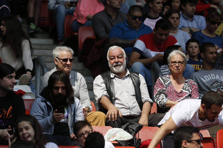 Fotos: ¿Estuviste en el derbi femenino en El Molinón? ¡Búscate!