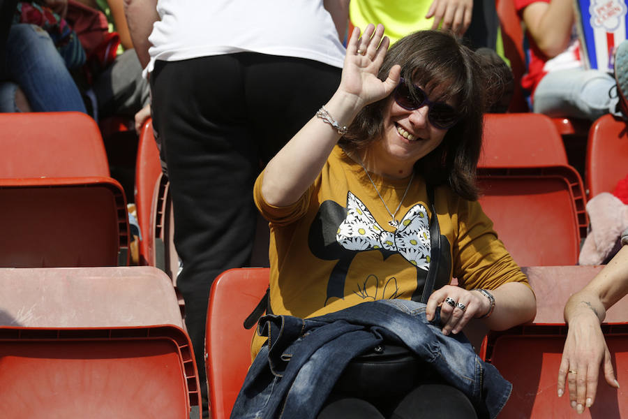 Fotos: ¿Estuviste en el derbi femenino en El Molinón? ¡Búscate!