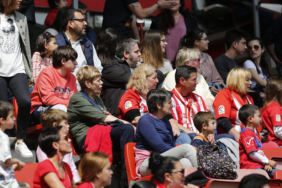 Fotos: ¿Estuviste en el derbi femenino en El Molinón? ¡Búscate!