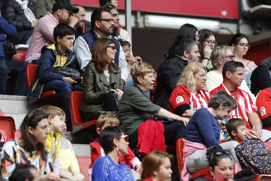 Fotos: ¿Estuviste en el derbi femenino en El Molinón? ¡Búscate!