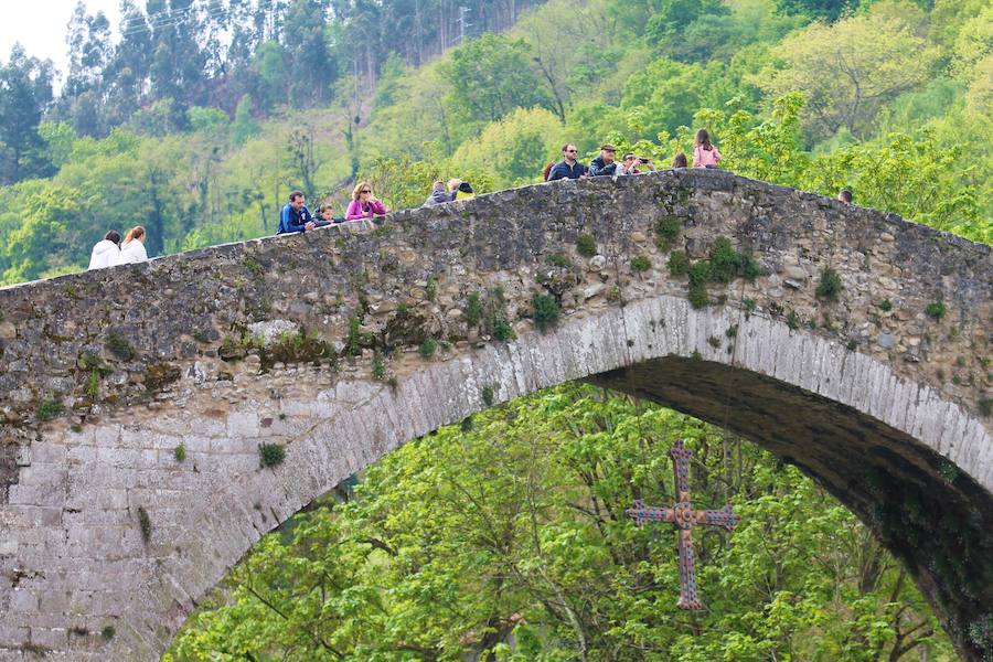 El Principado tuvo un tiempo de lo más agradable durante la jornada del Viernes Santo. Puntos de gran afluencia turística, como Gijón o Los Lagos de Covadonga se llenaron de visitantes
