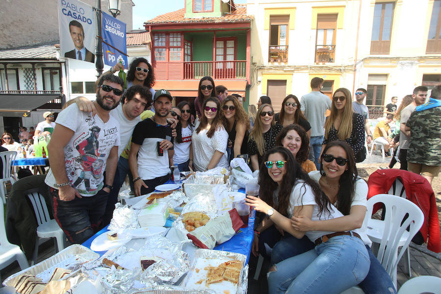 La edición de 2019 de la Comida en la calle de Avilés vuelve a repetir el éxito de la edición precedente