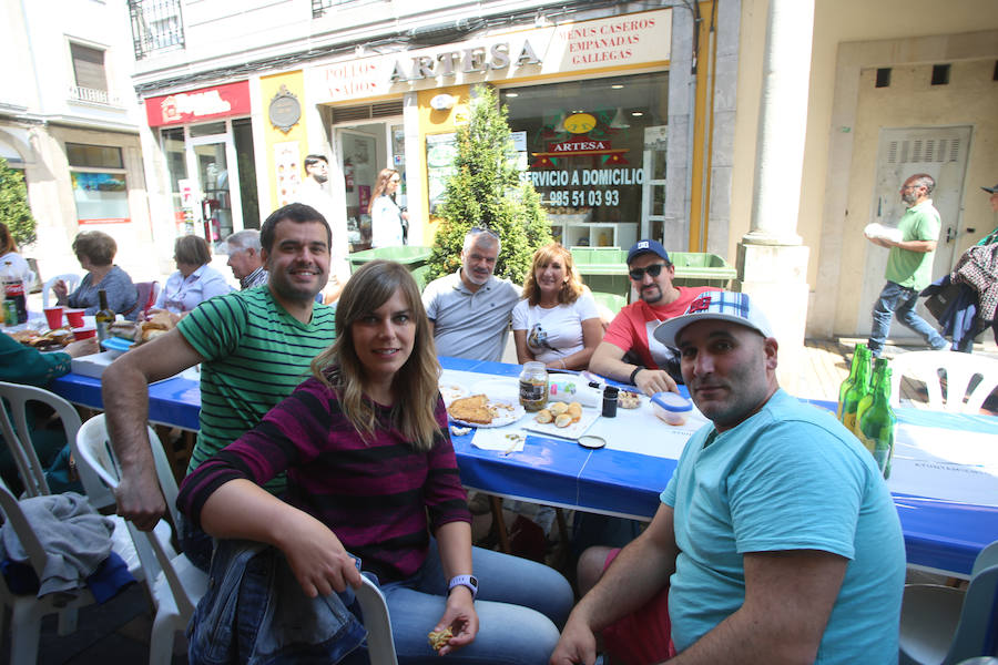 La edición de 2019 de la Comida en la calle de Avilés vuelve a repetir el éxito de la edición precedente