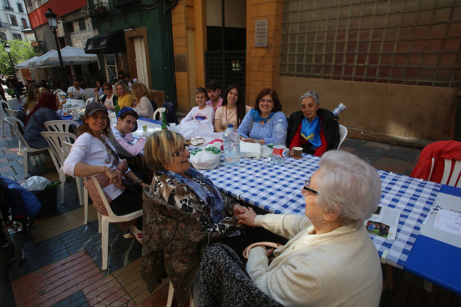 La edición de 2019 de la Comida en la calle de Avilés vuelve a repetir el éxito de la edición precedente