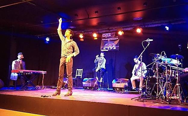 En primer término, el bailaor Pol Jiménez. Detrás, Pere Martínez.