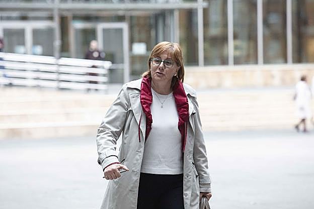 Pilar Varela, ayer, a su llegada a la Audiencia Provincial. 