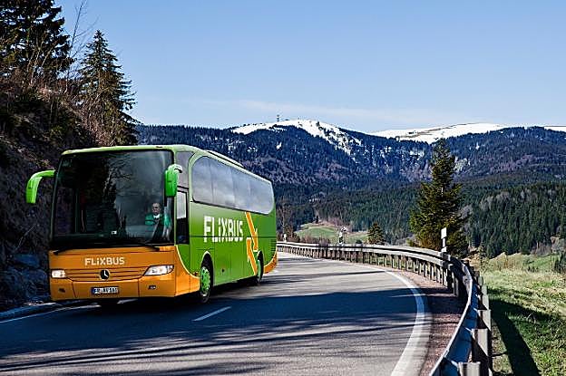 Uno de los autocares de la empresa FlixBus, en un trayecto. 