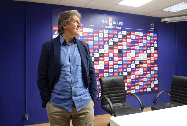 Sergio Egea, en la sala de prensa del Carlos Tartiere durante su presentación. 