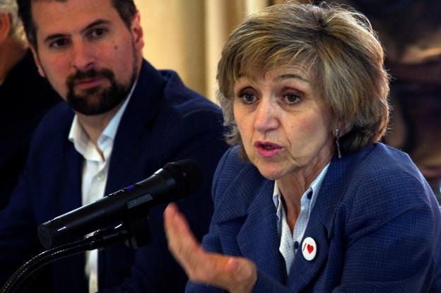 La ministra de Sanidad y los médicos creen que parir en el domicilio es «un retroceso»