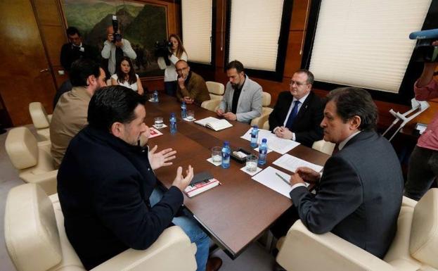 Reunión entre los sindicatos, el presidente del Principado Javier Fernández, y el consejero de Industria Isaac Pola. 