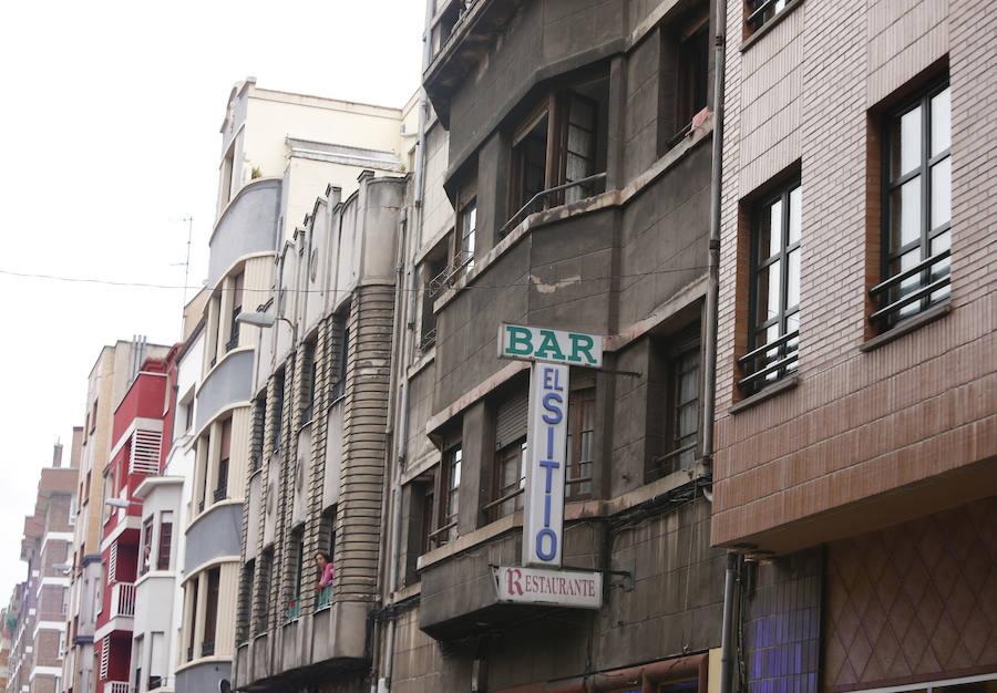 Uno de los implicados llegó a amenazar a una mujer con un hacha. Los detenidos vivían e una vivienda ocupada en Numa Guilhou.