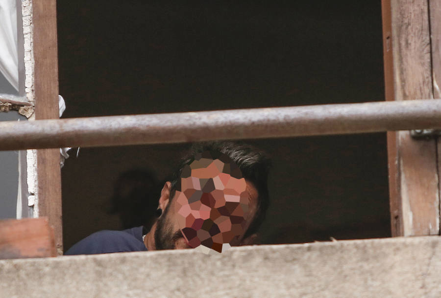 Uno de los implicados llegó a amenazar a una mujer con un hacha. Los detenidos vivían e una vivienda ocupada en Numa Guilhou.