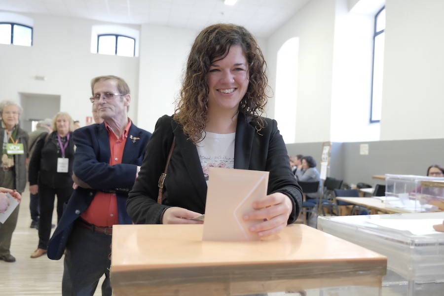 Adriana Lastra, Ignacio Prendes, Sofía Castañón y José María Figaredo ha votado en Oviedo y Gijón