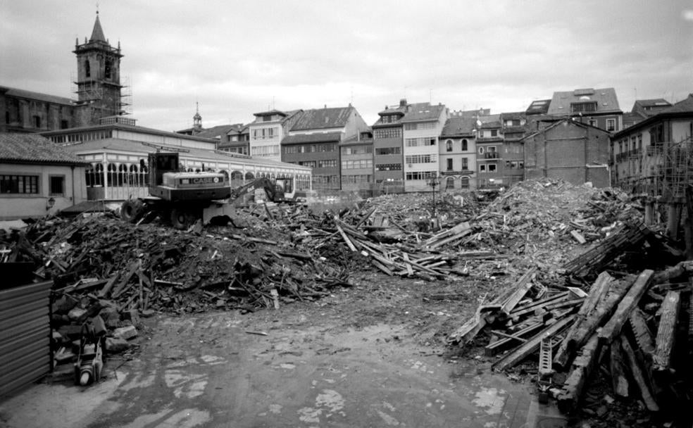 Los escombros tras la demolición del conjunto del siglo XVIII. 