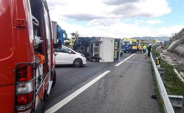 Camión accidentado en la A-1. 