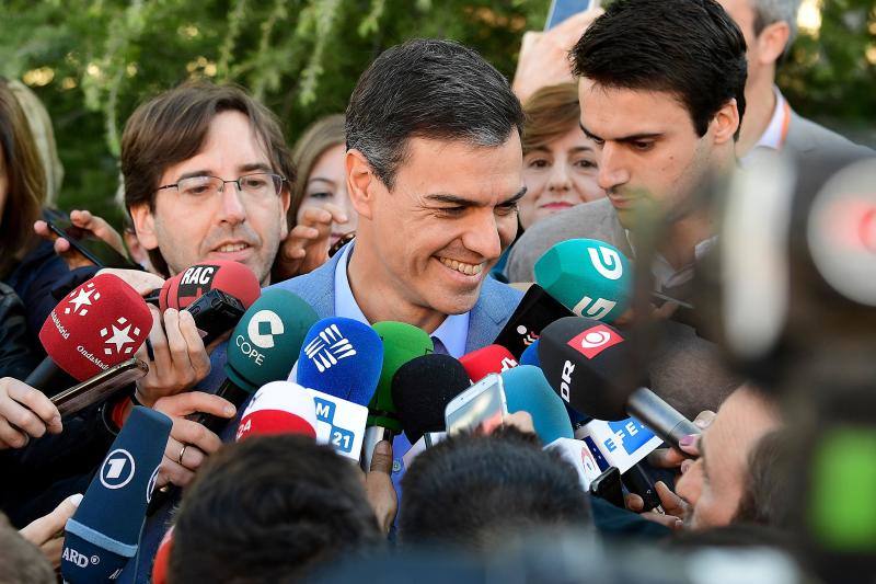 Pedro Sánchez y Pablo Iglesias fueron los más madrugadores. Tras ellos, Albert Rivera hacía lo propio en Barcelona. Los últimos en votar serán Pablo Casado y Santiago Abascal.