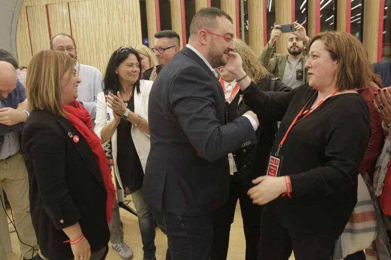 Los socialistas se reunieron en la sede de la FSA para celebrar la recuperación del tercer diputado en Asturias.